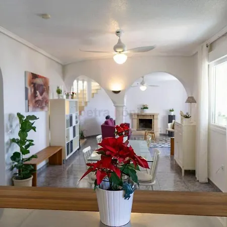 Villa Rapunzel - 30 Mins From Alicante And Close To Everything
